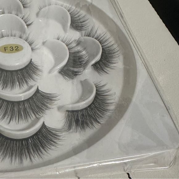 Mink Lashes Sets of 7 in Black - Picture 2 of 2